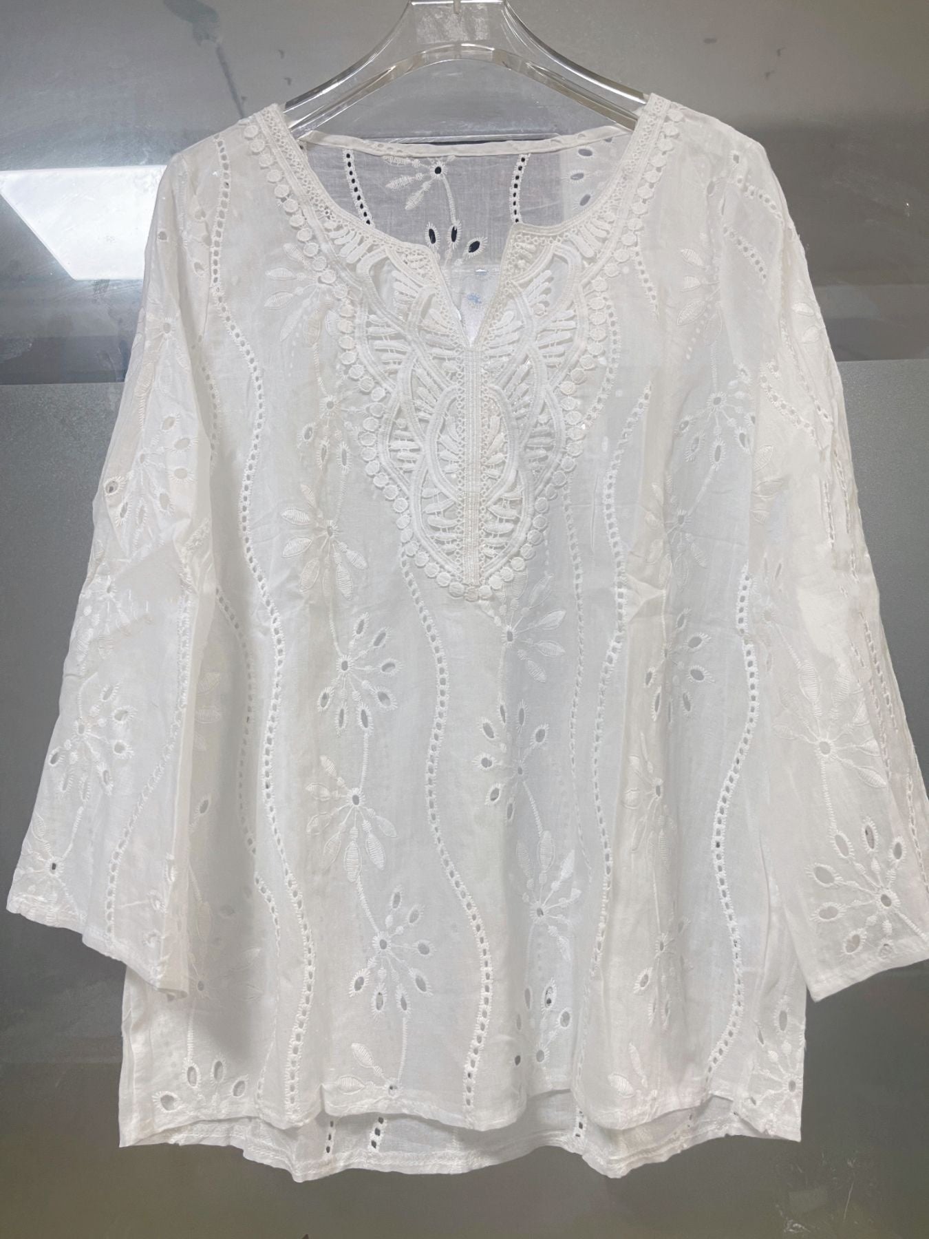 Loose V-neck Temperament Commute Embroidered Bell Sleeve Lace Top